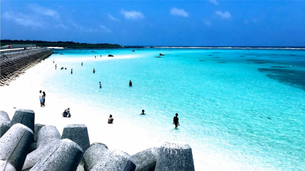 宮古島 17end ワンセブンエンド の超絶景ビーチ 見どころ 行き方 超低空飛行機 キョウイヨシヒコの3分間ジャーニー 宮古島 17end ワンセブンエンド の超絶景ビーチ 見どころ 行き方 超低空飛行機 キョウイヨシヒコの3分間ジャーニー